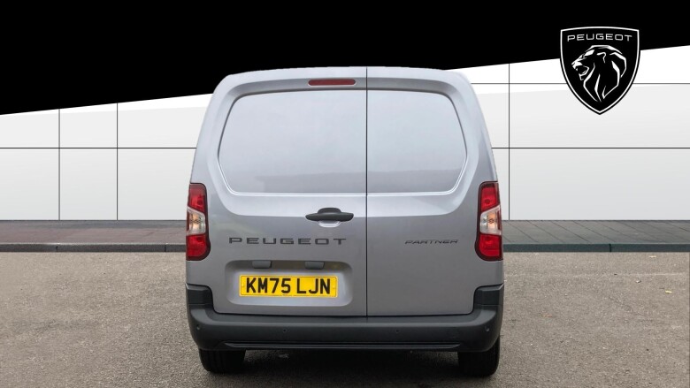 Peugeot Partner Long Diesel 1.5 BlueHDi 100 Professional Plus Van